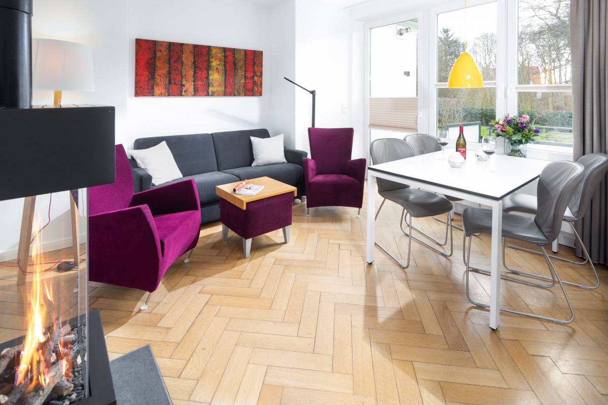 Wohnbereich der Ferienwohnung Deichgraf mit Kaminofen