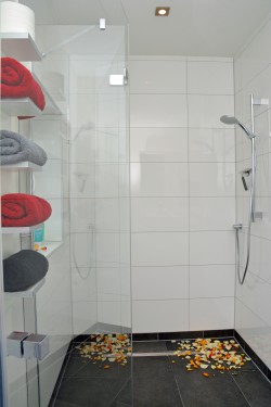 Ebenerdige Dusche in der barrierefreien Ferienwohnung Norderney im Storchennest